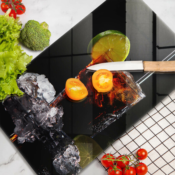 Chopping board glass An earthly drink with ice