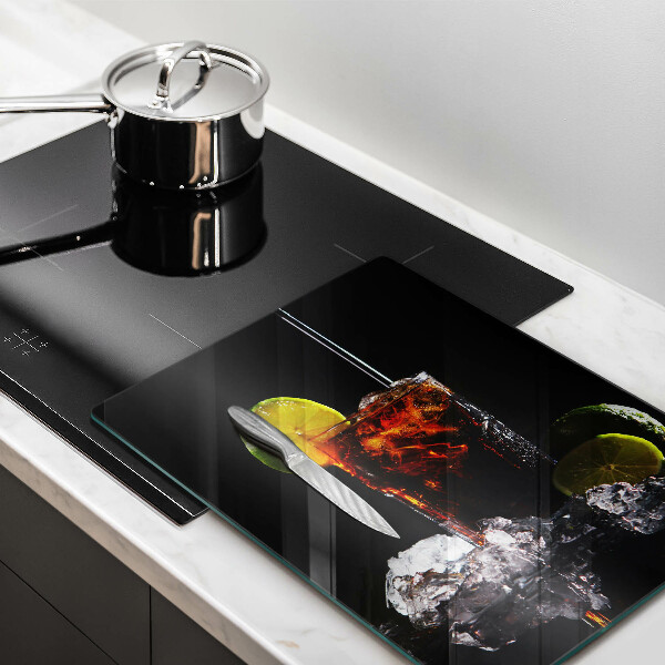 Chopping board glass An earthly drink with ice