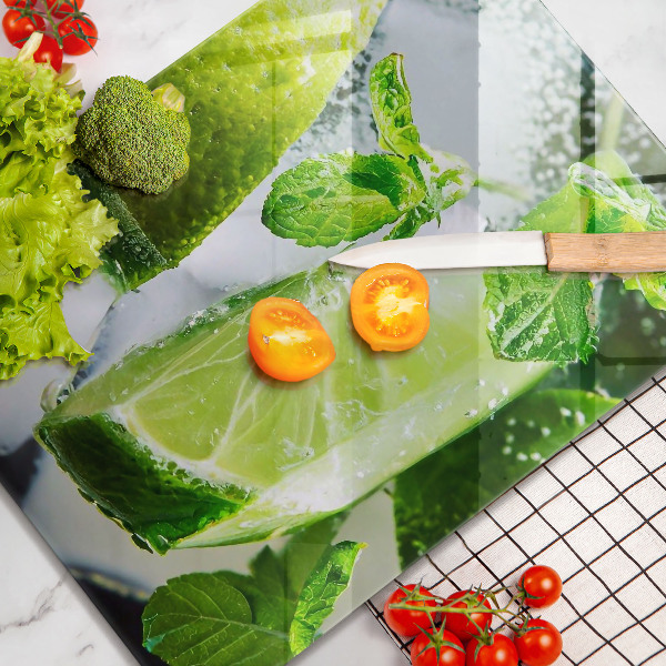 Chopping board glass Water with lime and ice