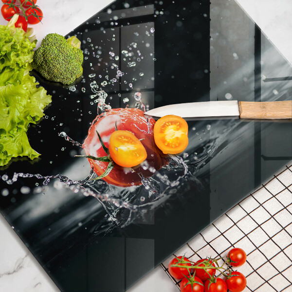 Chopping board Tomato in water
