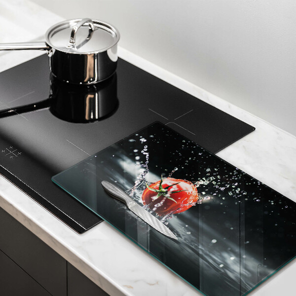 Chopping board Tomato in water