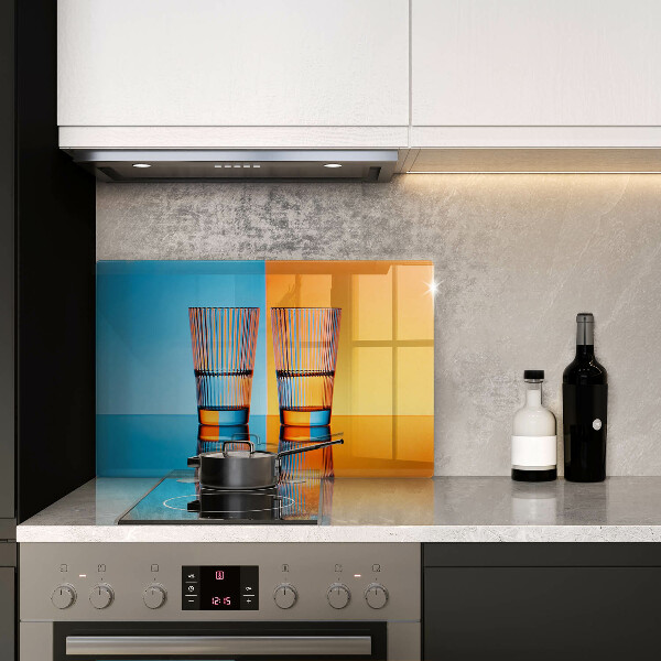 Cutting board Two glasses of water