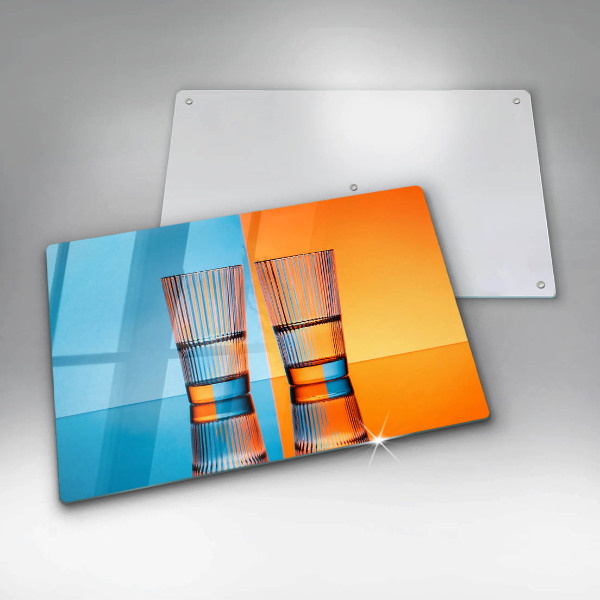 Cutting board Two glasses of water