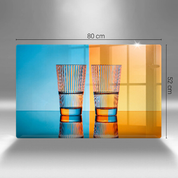 Cutting board Two glasses of water