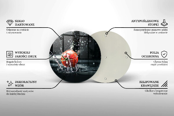 Chopping board Tomato in water