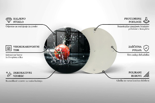 Chopping board Tomato in water