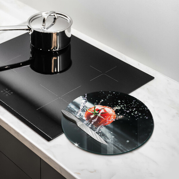 Chopping board Tomato in water