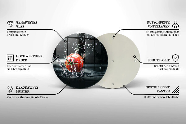 Chopping board Tomato in water