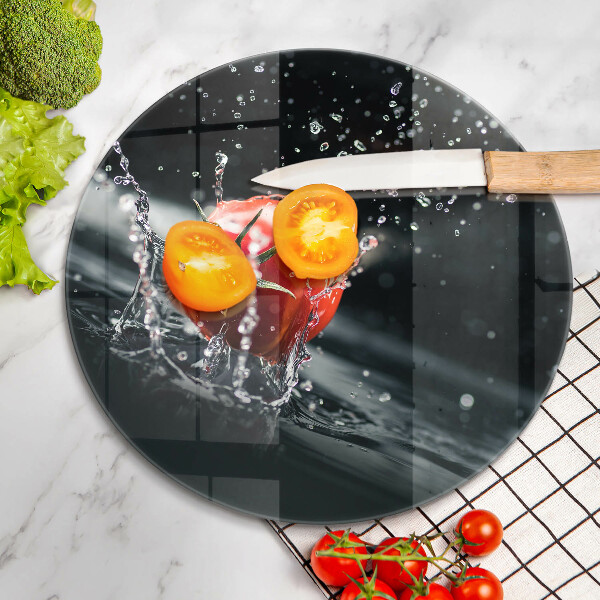 Chopping board Tomato in water