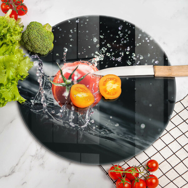 Chopping board Tomato in water