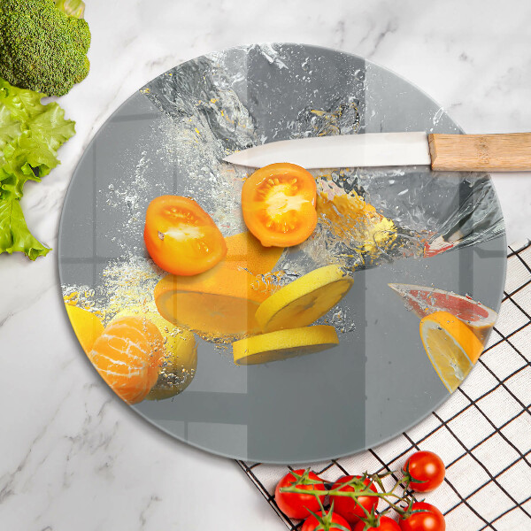 Chopping board Lemons in water