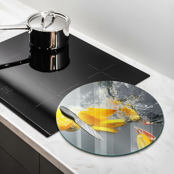 Chopping board Lemons in water