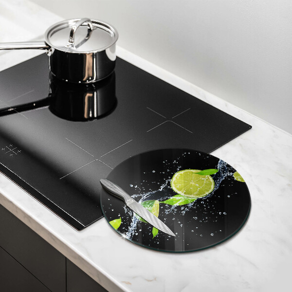 Chopping board glass Juicy lime in water