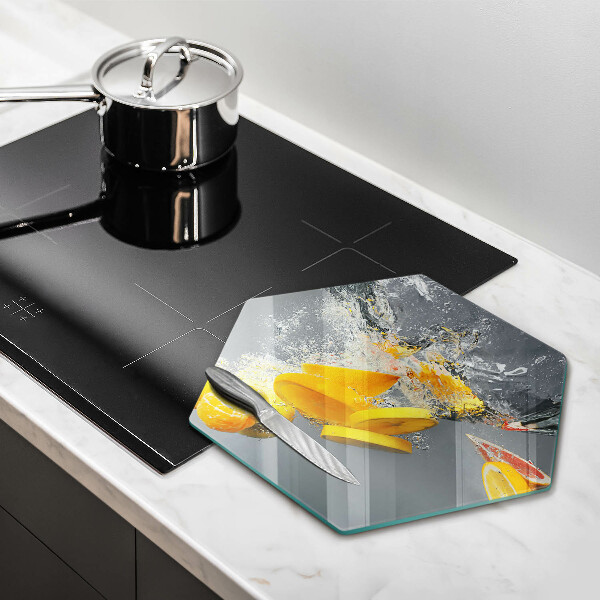 Chopping board Lemons in water