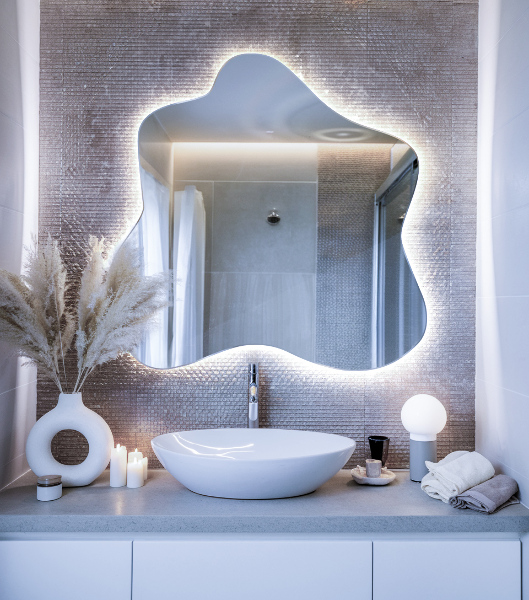 Irregular splash shaped lighted mirror 68x67 cm
