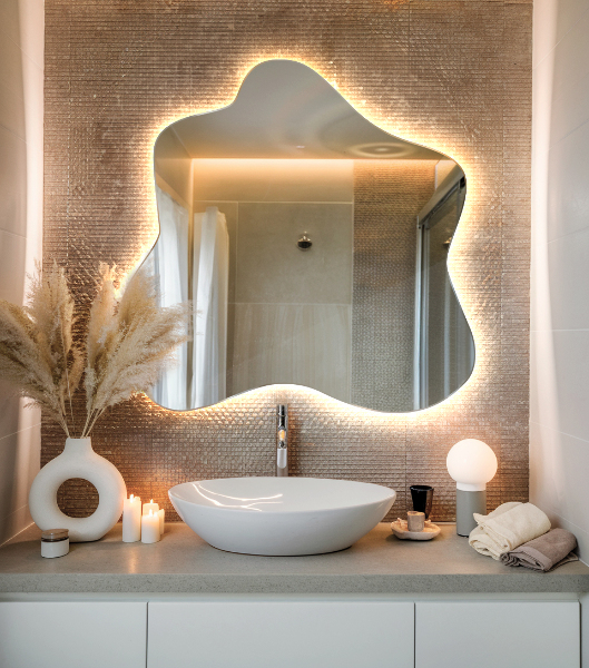Irregular splash shaped lighted mirror 77x77 cm