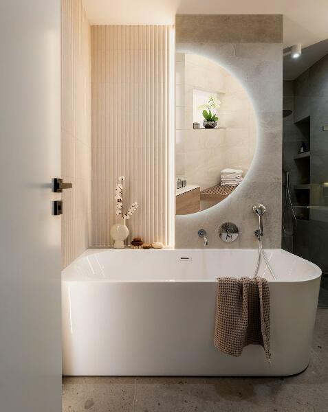 Led semi-circular mirror 30x60 cm