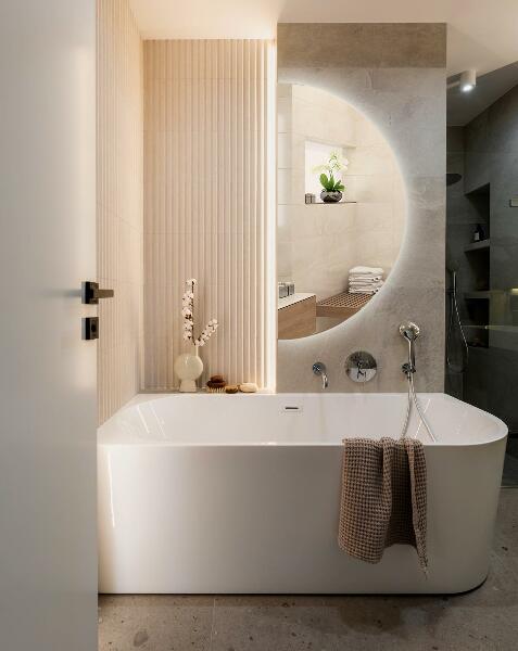 Led semi-circular mirror 30x60 cm