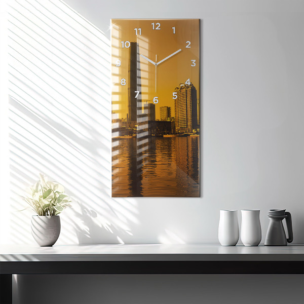 Vertical wall clock Zhujiang River