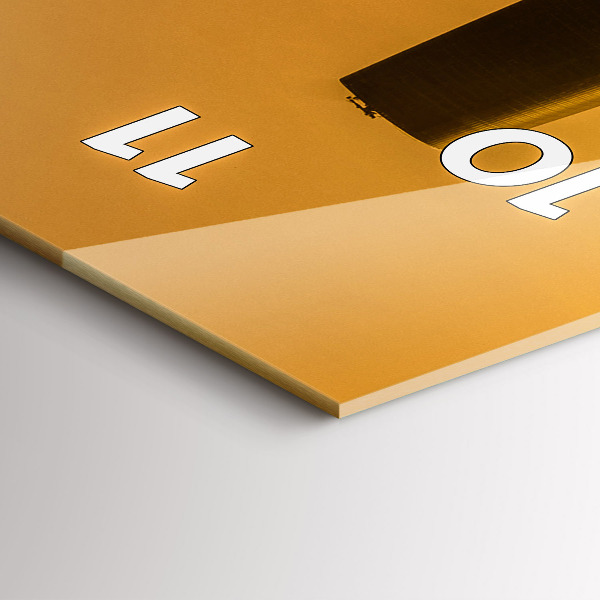 Vertical wall clock Zhujiang River