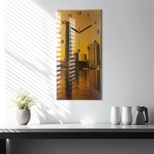 Vertical wall clock Zhujiang River