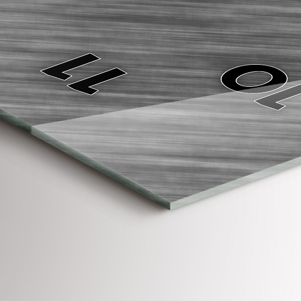 Vertical wall clock Metal wall