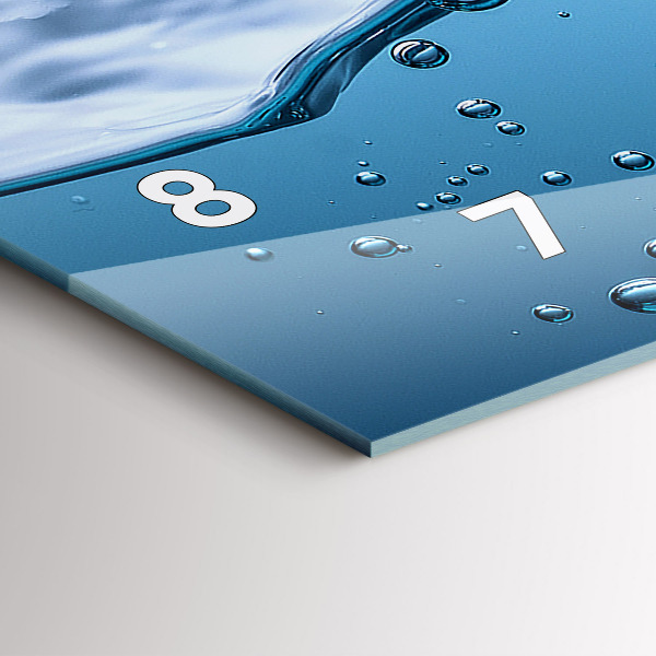 Horizontal wall clock Close-up of water