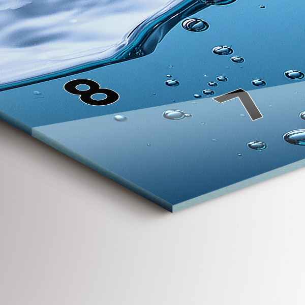 Horizontal wall clock Close-up of water