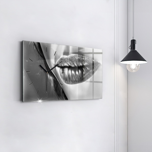Horizontal wall clock Woman's lips