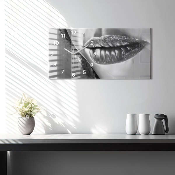 Horizontal wall clock Woman's lips