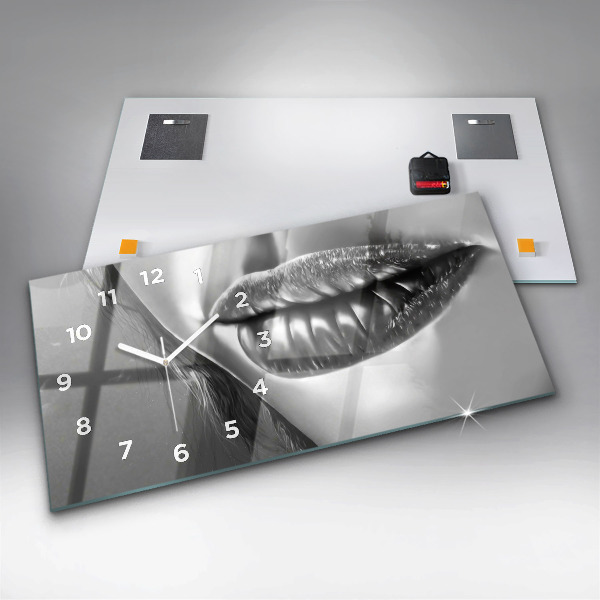 Horizontal wall clock Woman's lips