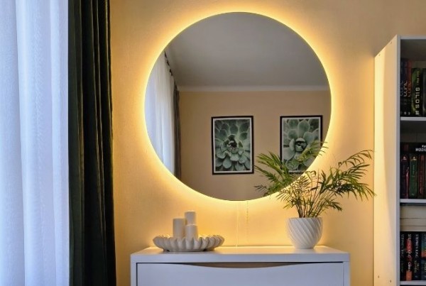 Where not to hang a mirror? Find out the rules that will transform your interior