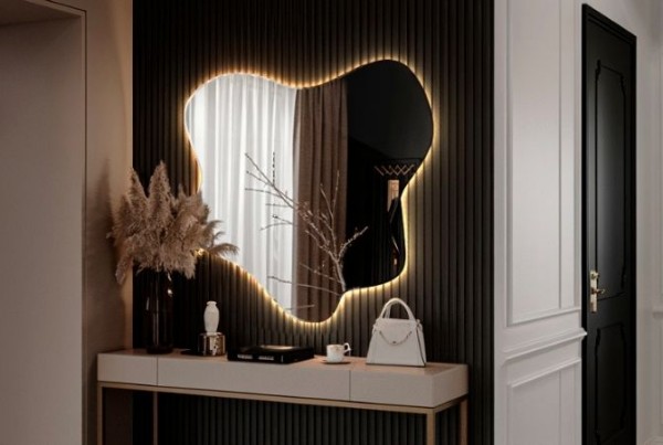 Mirrors in the hallway - how to combine function and design?